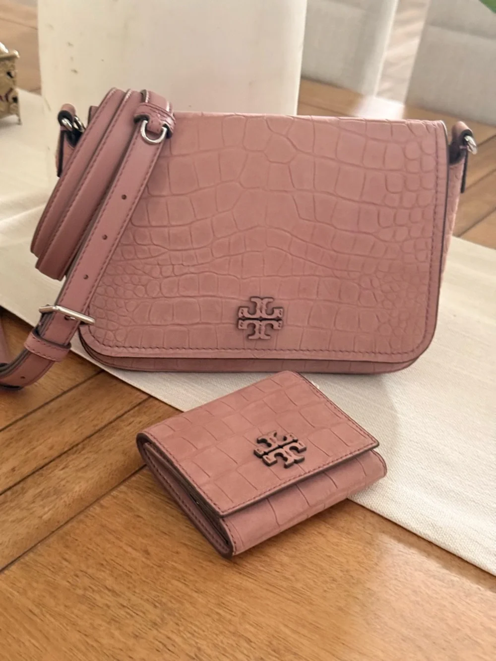 845!+ New Tory Burch THEA EMBOSSED SUEDE FLAP CROSSBODY & Matching Wallet